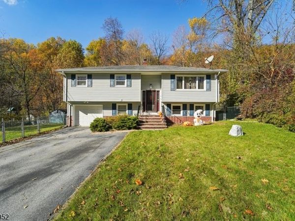 5 Zinnia Dr, Vernon, NJ 07418