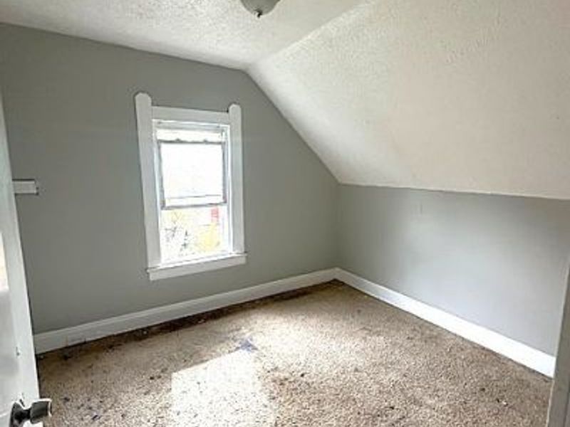 6812 Lawn Avenue, Cleveland, OH 44102 Photo 32