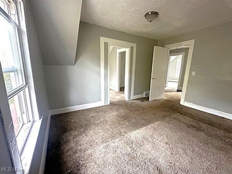 6812 Lawn Avenue, Cleveland, OH 44102 Photo 35