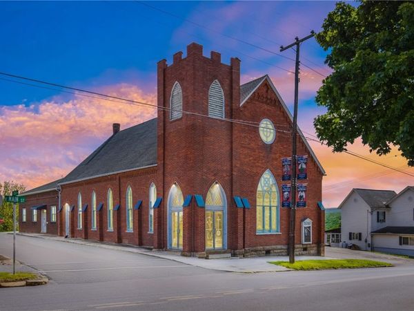 201 E Main St, Stoystown, PA 15563