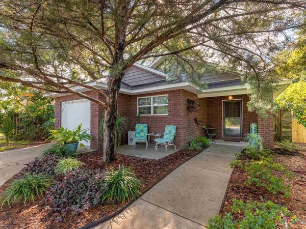 5813 Congress Ct, Gulf Breeze, FL 32563