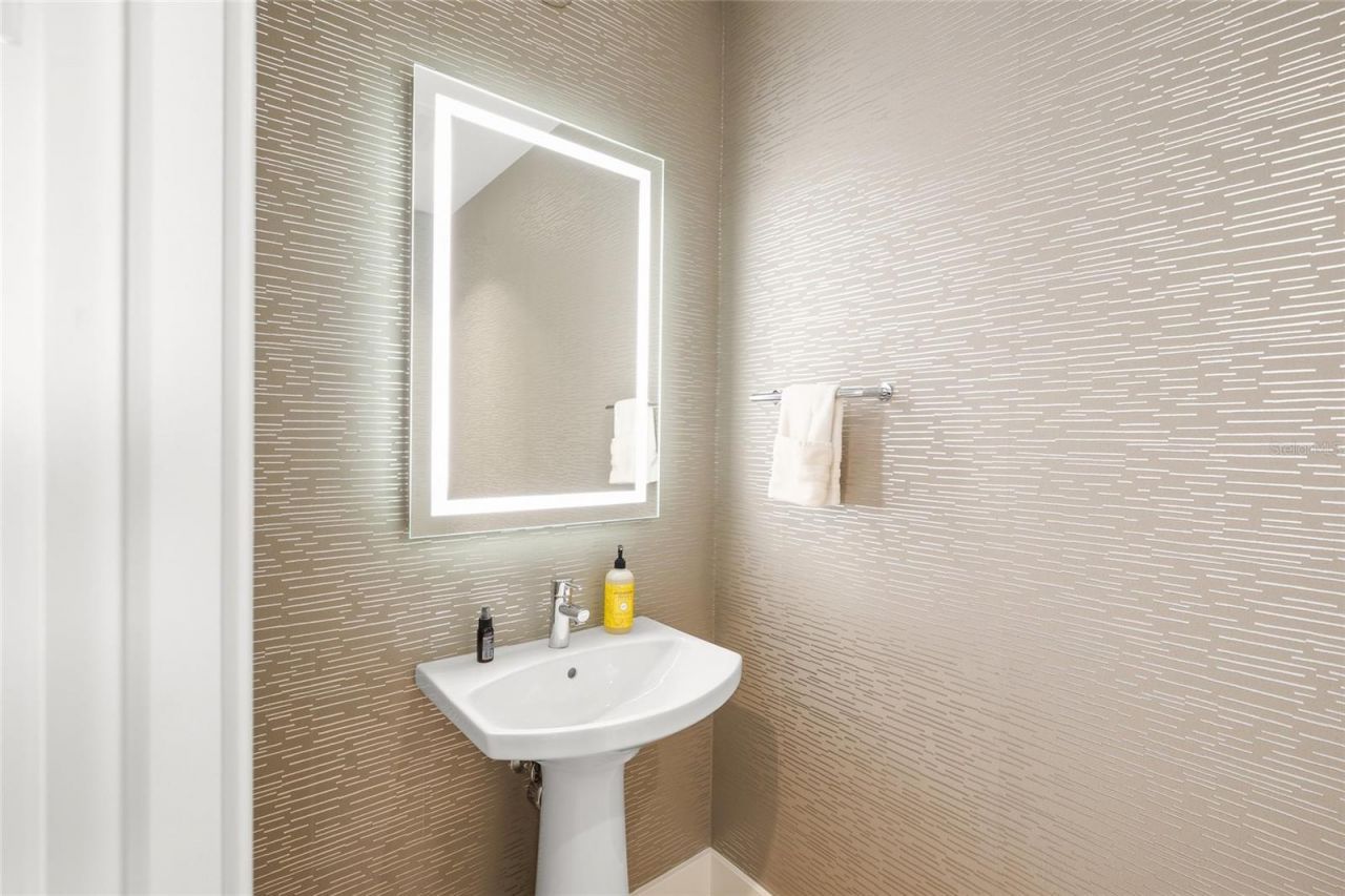 1155 N Gulfstream Avenue, Unit 1006, Sarasota, FL 34236 Photo