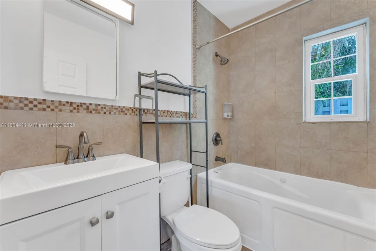 1639 Hayes St, Hollywood, FL 33020 Photo