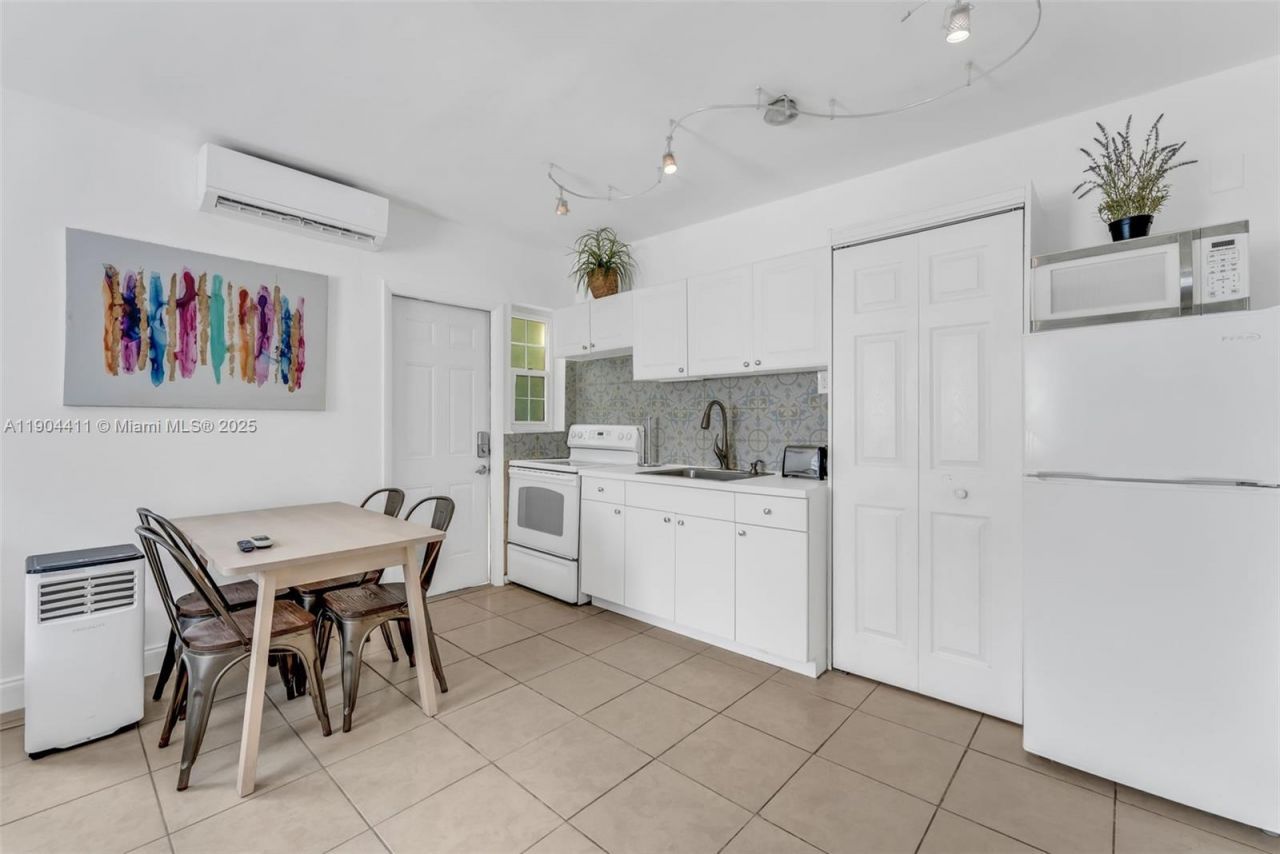 1639 Hayes St, Hollywood, FL 33020 Photo