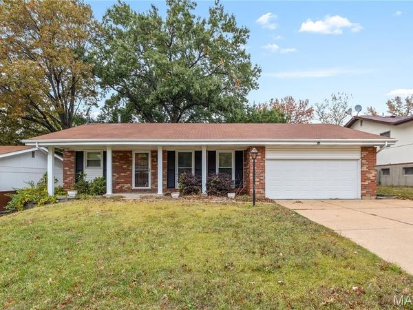 4453 Remus, Florissant, MO 63033