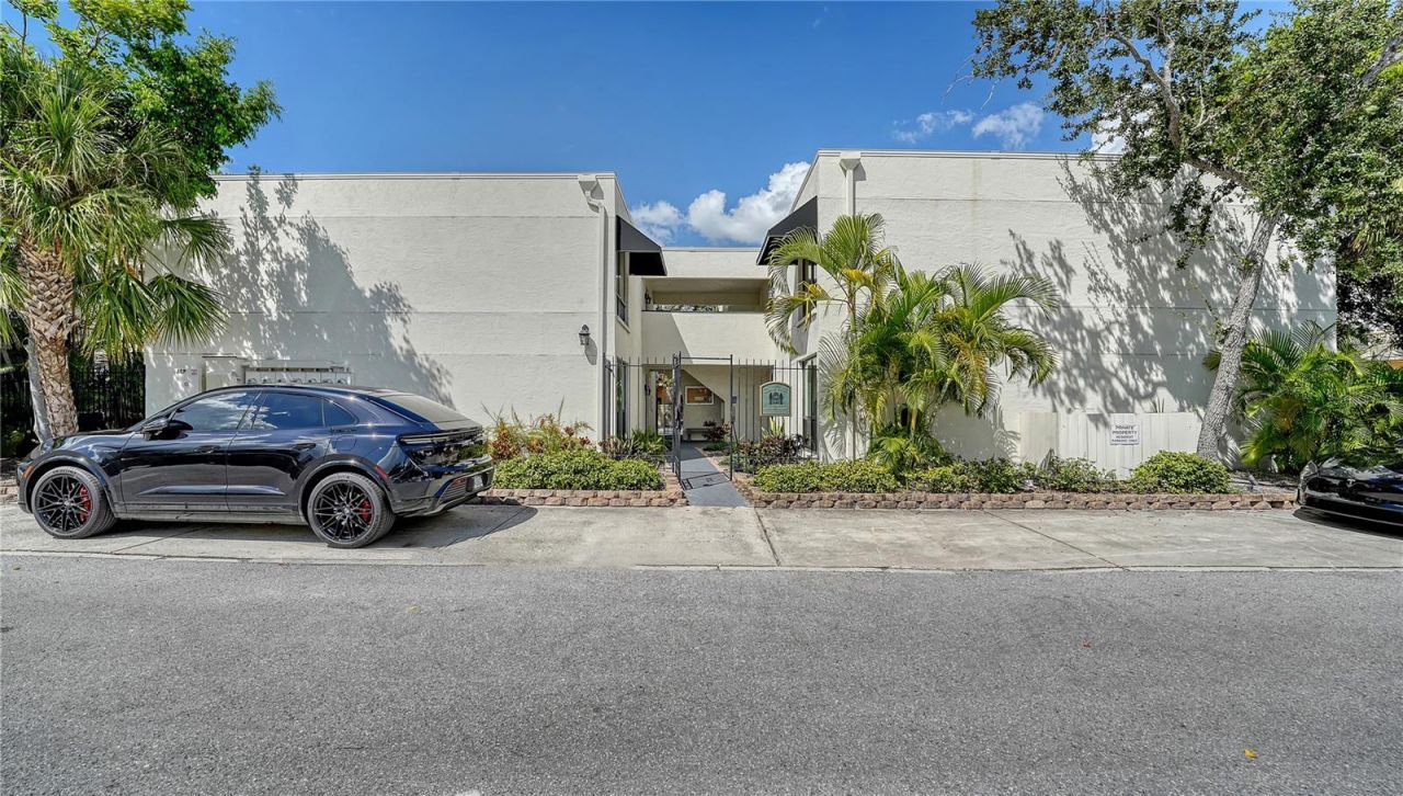 1542 Oak Street, Unit 102, Sarasota, FL 34236 Photo