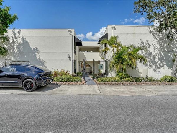1542 OAK STREET, Unit 102, SARASOTA, FL 34236