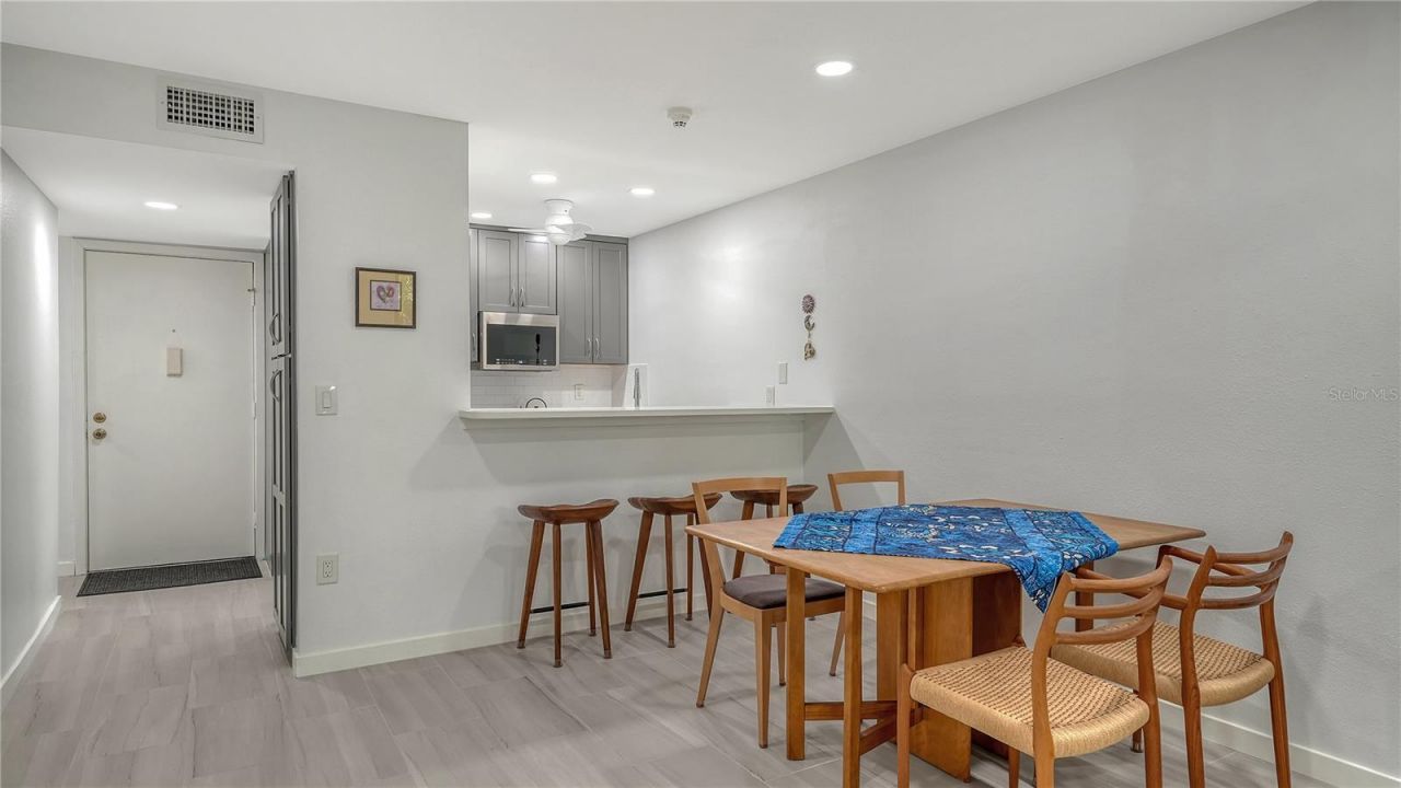 1542 Oak Street, Unit 102, Sarasota, FL 34236 Photo