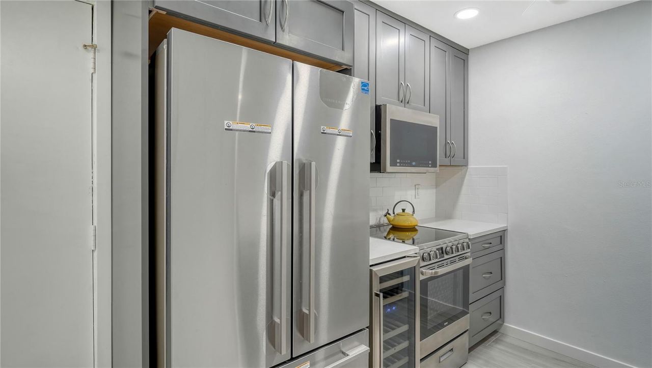 1542 Oak Street, Unit 102, Sarasota, FL 34236 Photo