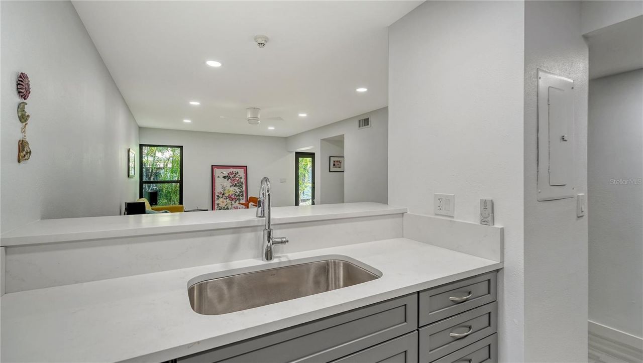 1542 Oak Street, Unit 102, Sarasota, FL 34236 Photo