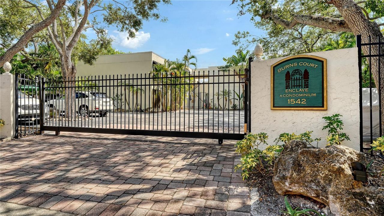 1542 Oak Street, Unit 102, Sarasota, FL 34236 Photo