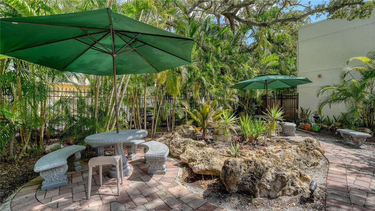 1542 Oak Street, Unit 102, Sarasota, FL 34236 Photo