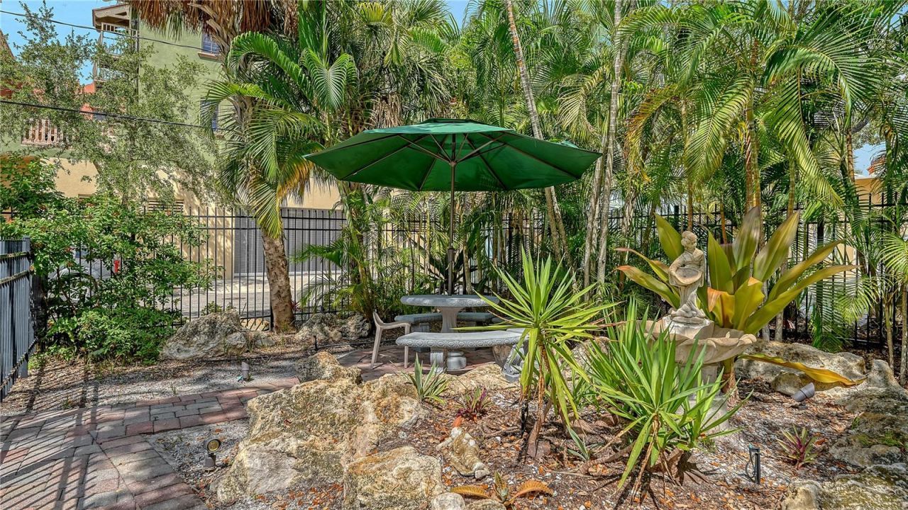 1542 Oak Street, Unit 102, Sarasota, FL 34236 Photo