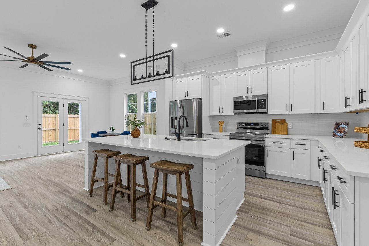 4844 Nesbitt Avenue Photo 2