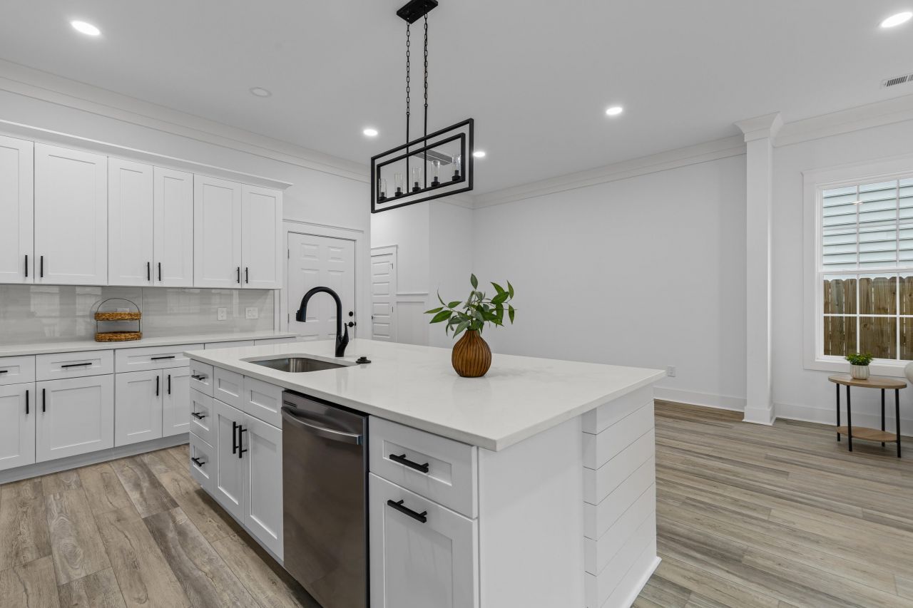 4844 Nesbitt Avenue Photo 4