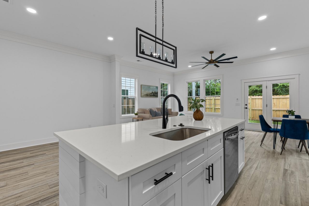 4844 Nesbitt Avenue Photo 5