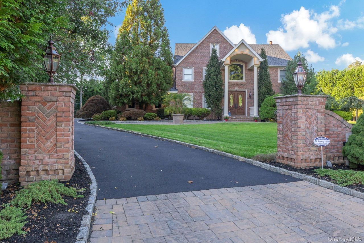 42 Old Neck Court, Manorville, NY 11949 Main Photo