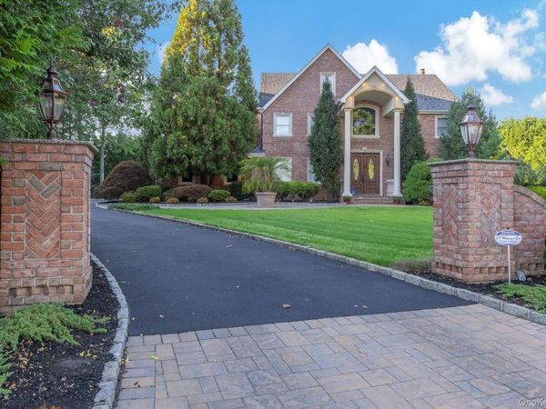 42 Old Neck Court, Manorville, NY 11949