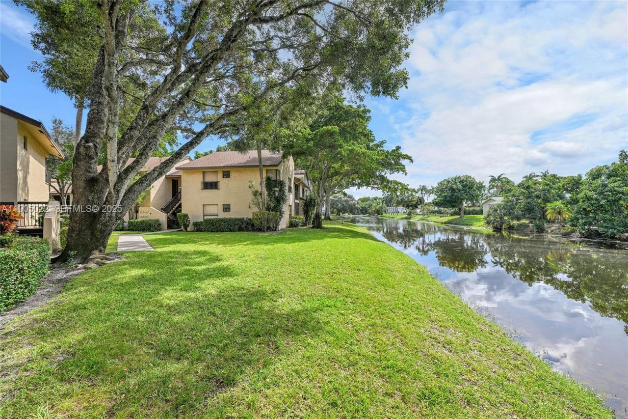 3773 Cocoplum Cir, Unit 3575, Coconut Creek, FL 33063 Photo