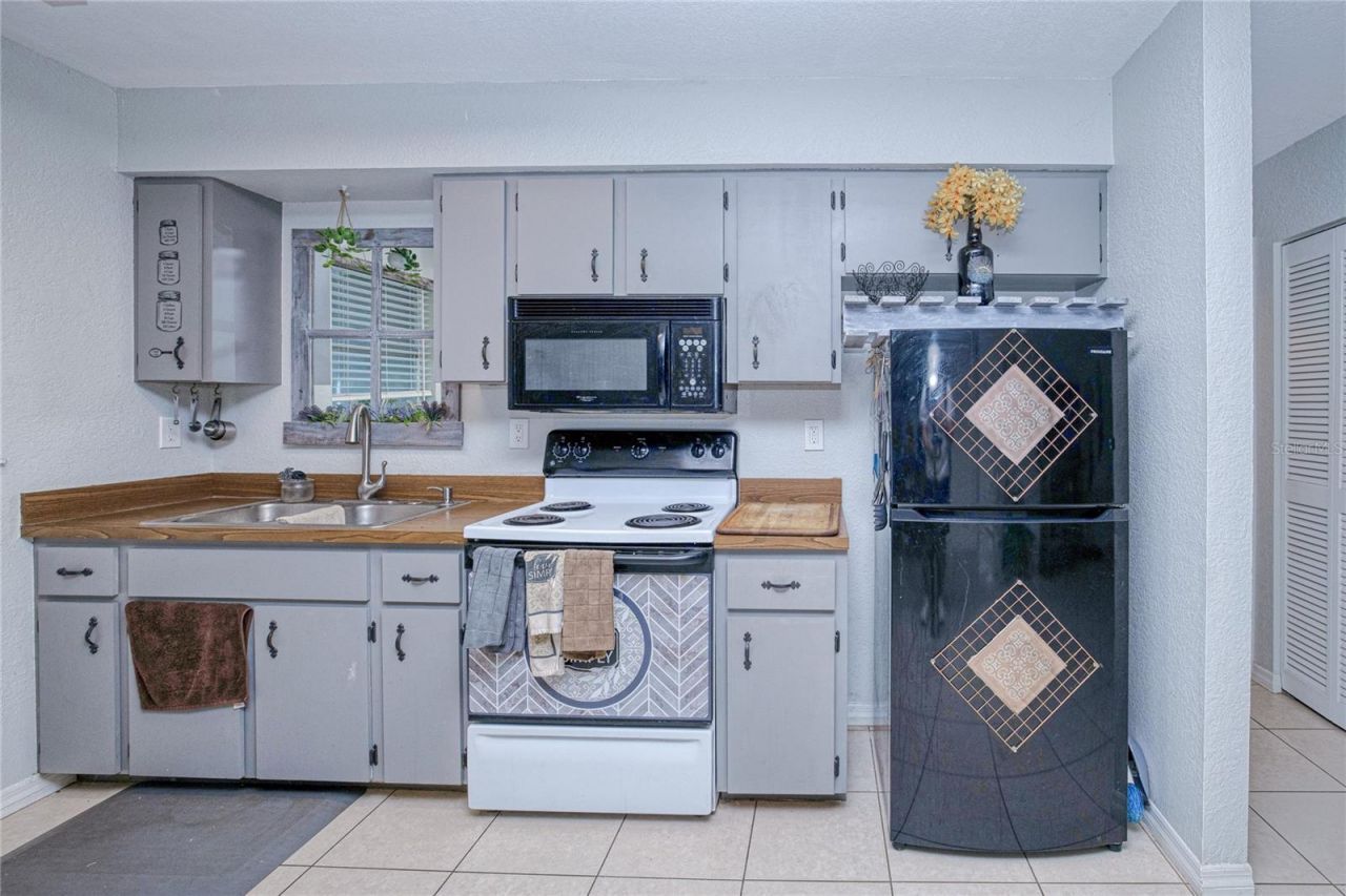 28286 S Twin Lakes Drive, Punta Gorda, FL 33955 Photo