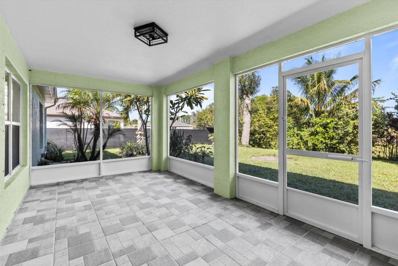 873 SW Tulip Boulevard, Port Saint Lucie, FL 34953 Photo