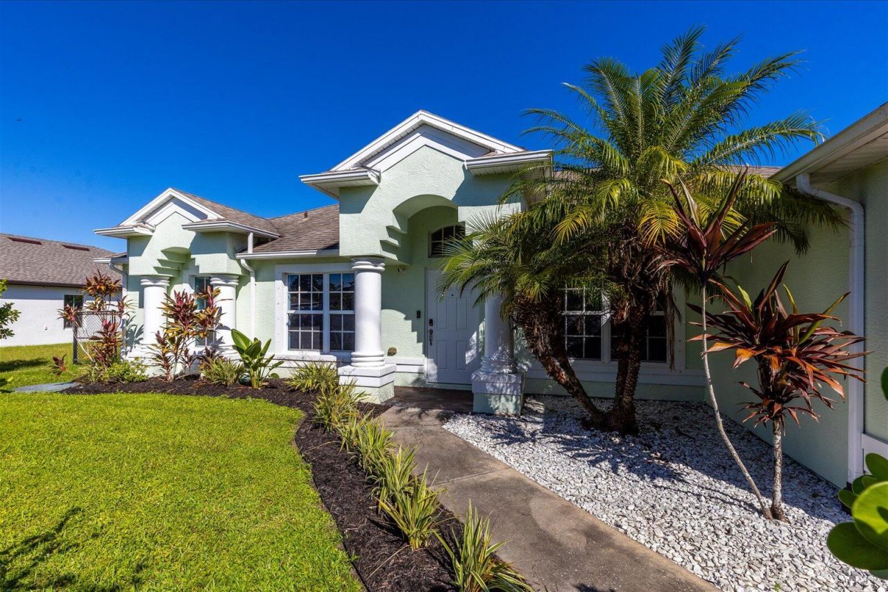873 SW Tulip Boulevard, Port Saint Lucie, FL 34953 Photo