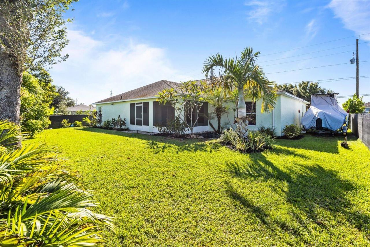 873 SW Tulip Boulevard, Port Saint Lucie, FL 34953 Photo