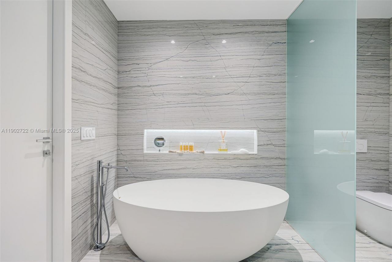 8701 Collins Ave, Unit 904, Miami Beach, FL 33154 Photo