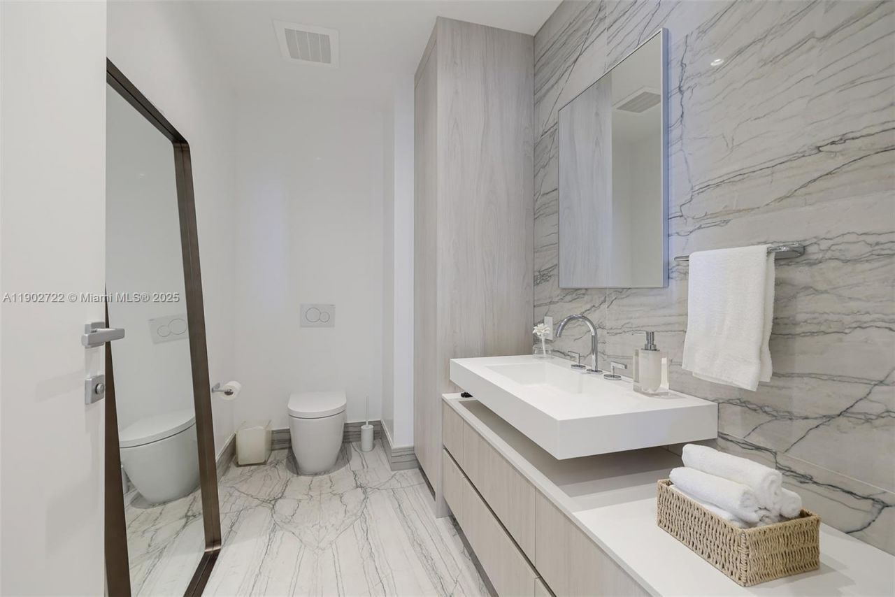 8701 Collins Ave, Unit 904, Miami Beach, FL 33154 Photo