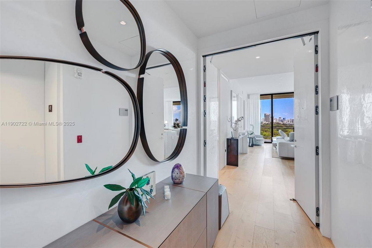 8701 Collins Ave, Unit 904, Miami Beach, FL 33154 Photo