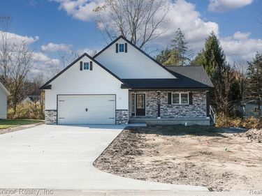 2047 Edward Lane East, Kimball Twp, MI 48074