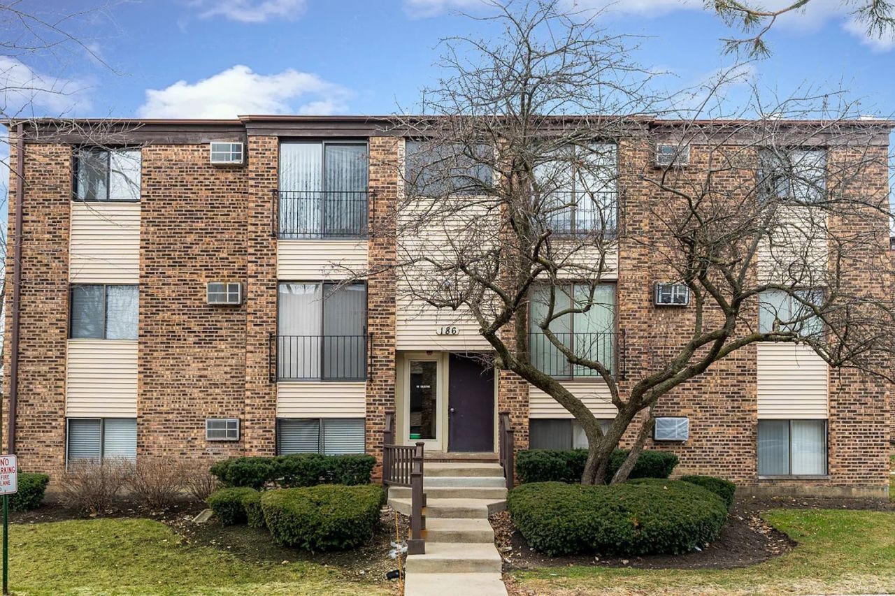186 Dunteman Drive, Unit 301, Glendale Heights, IL 60139 Main Photo