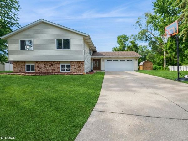 7405 Pierce Place, Merrillville, IN 46410