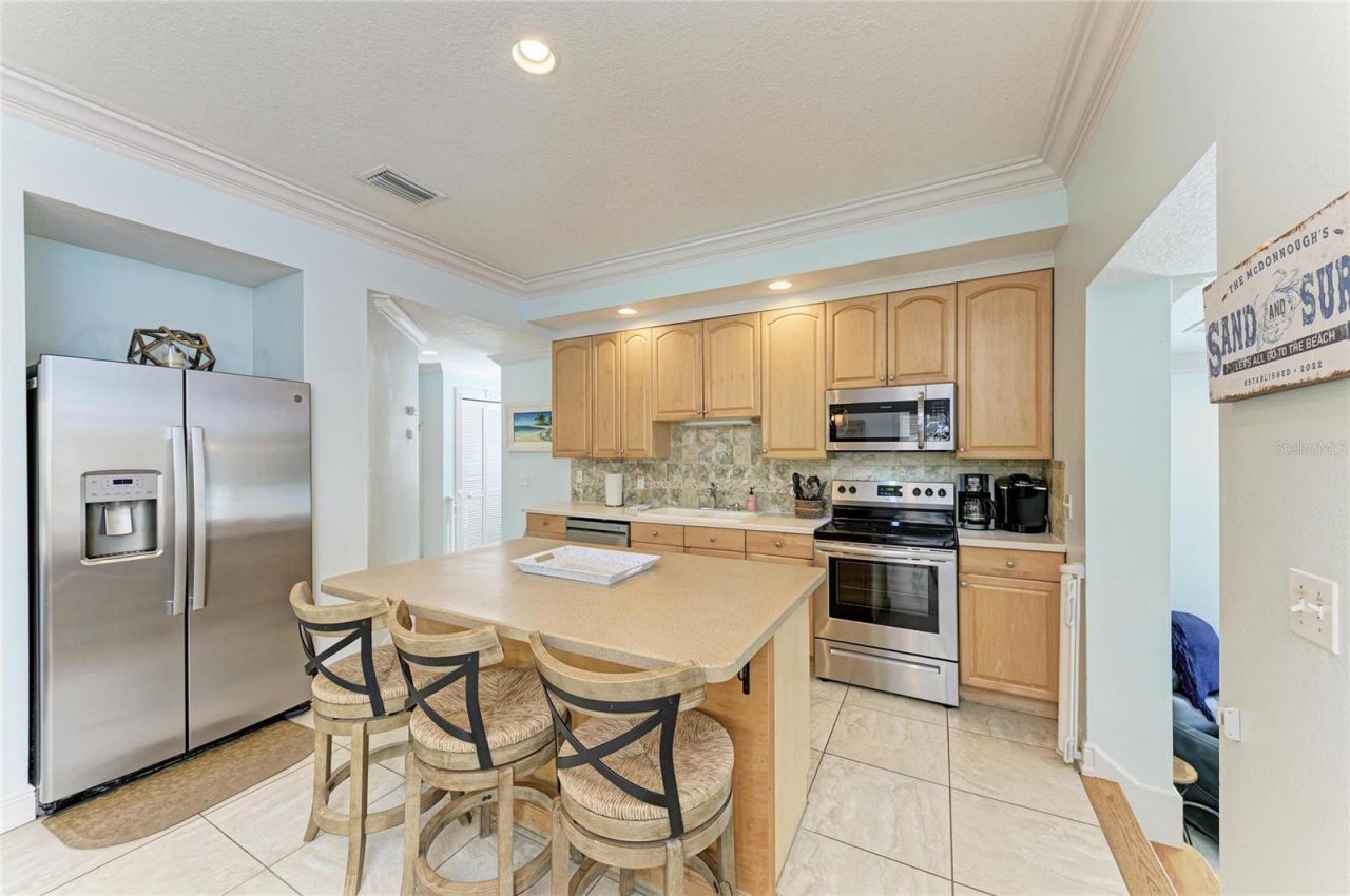 4003 5th Avenue, Holmes Beach, FL 34217 Photo