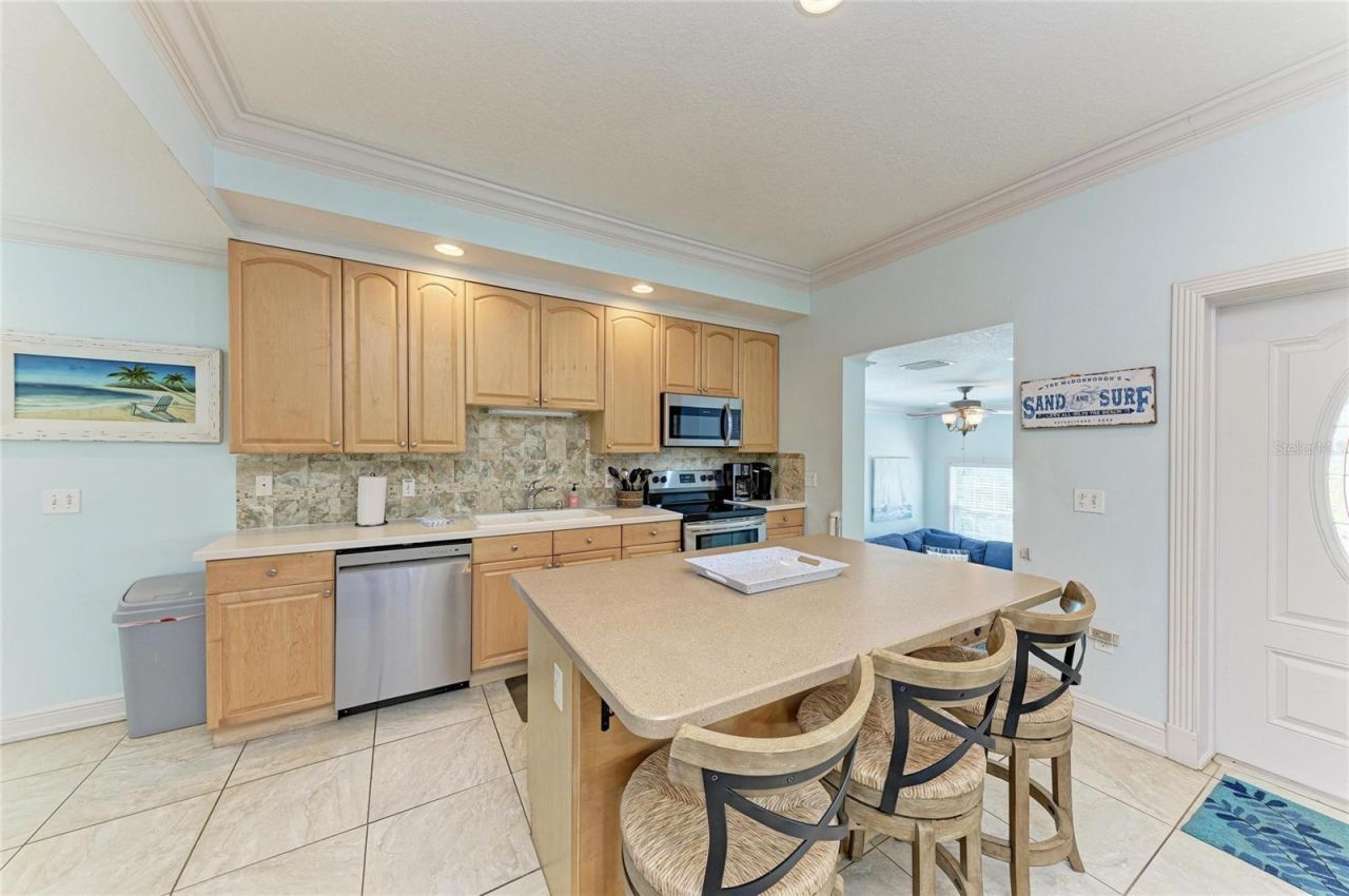 4003 5th Avenue, Holmes Beach, FL 34217 Photo