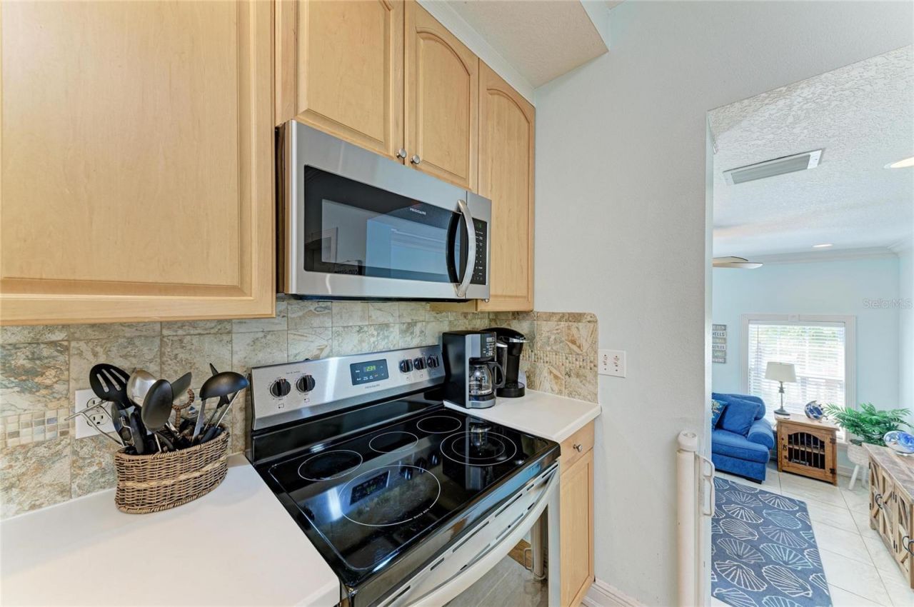 4003 5th Avenue, Holmes Beach, FL 34217 Photo