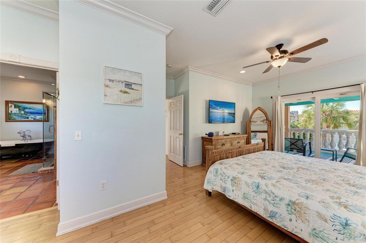 4003 5th Avenue, Holmes Beach, FL 34217 Photo