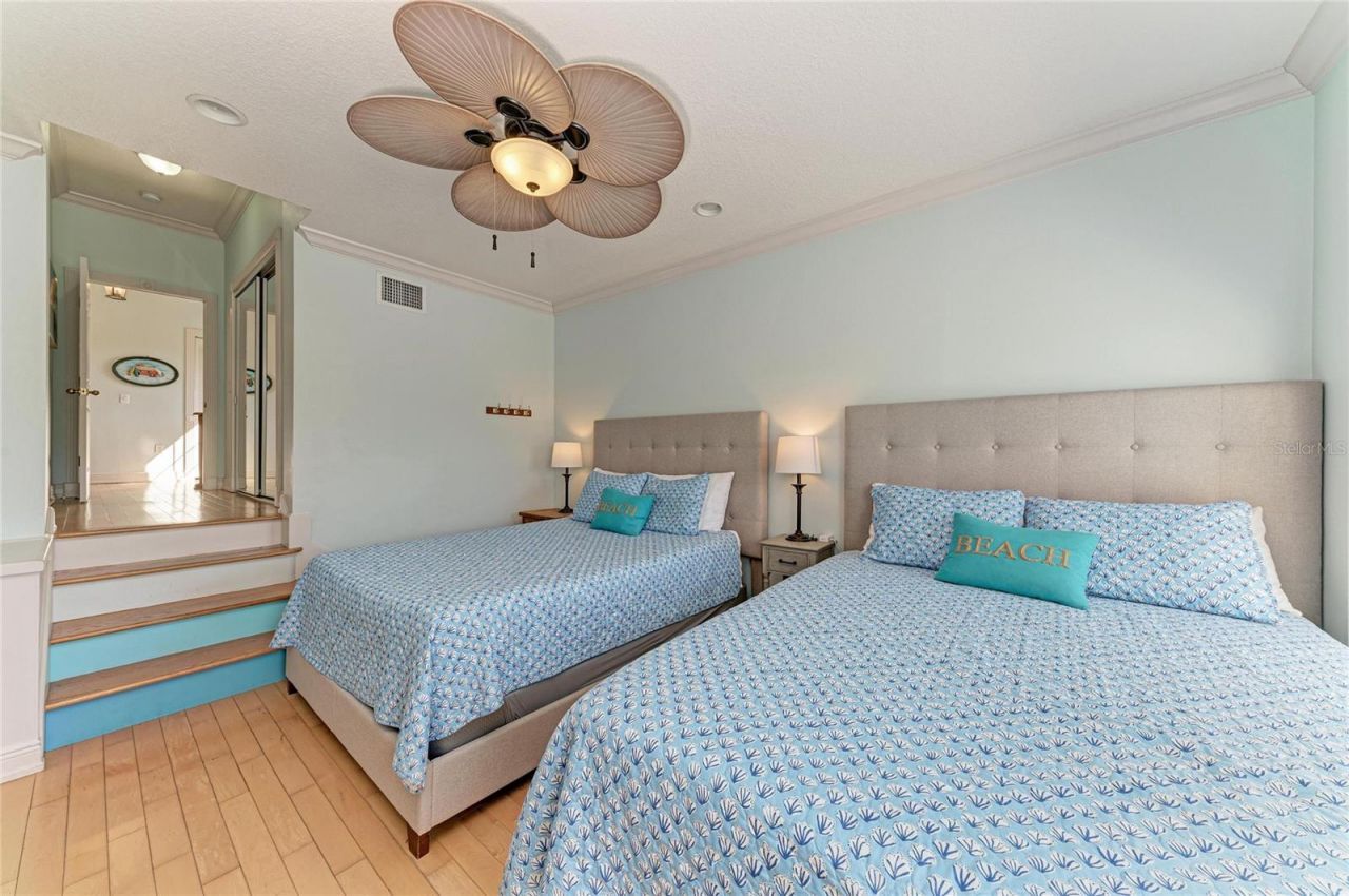 4003 5th Avenue, Holmes Beach, FL 34217 Photo