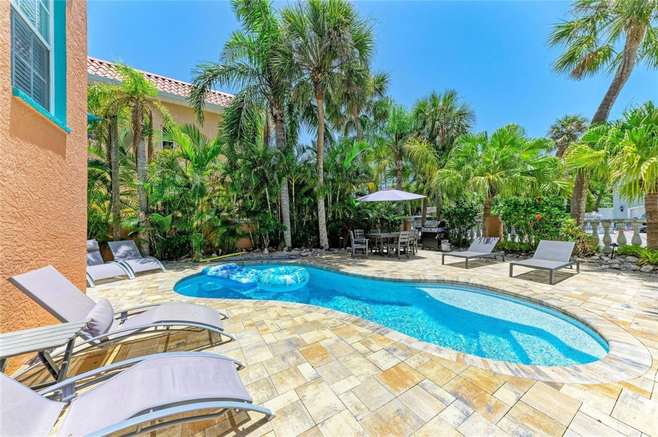 4003 5th Avenue, Holmes Beach, FL 34217 Photo