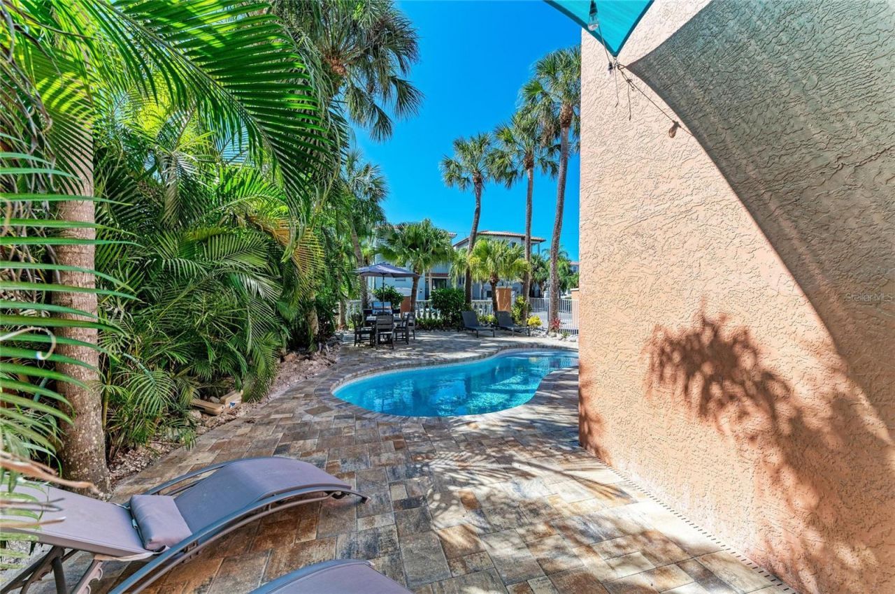 4003 5th Avenue, Holmes Beach, FL 34217 Photo