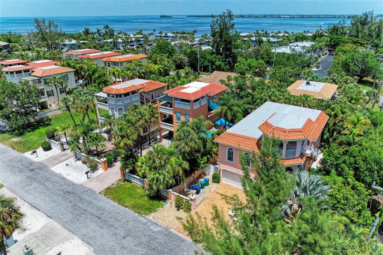 4003 5th Avenue, Holmes Beach, FL 34217 Photo