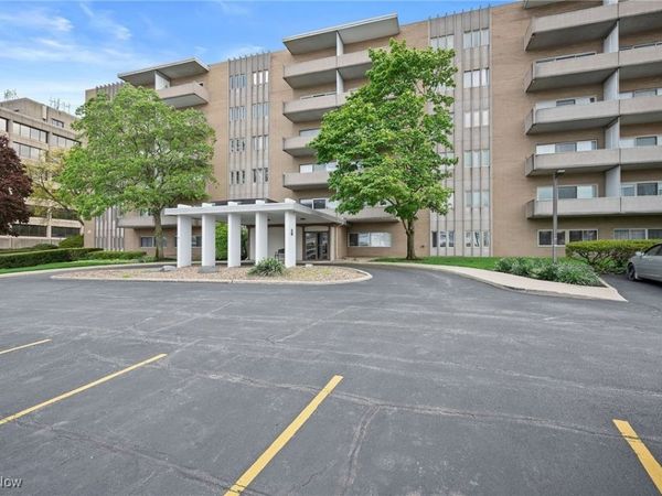 3167 Linden Road, Unit 201, Rocky River, OH 44116