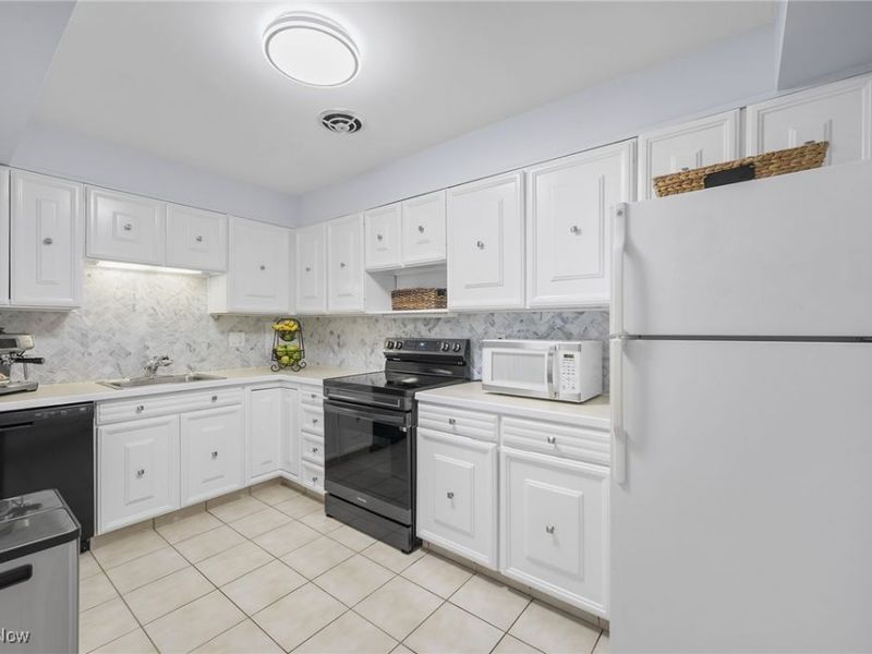 3167 Linden Road, Unit 201, Rocky River, OH 44116 Photo 7