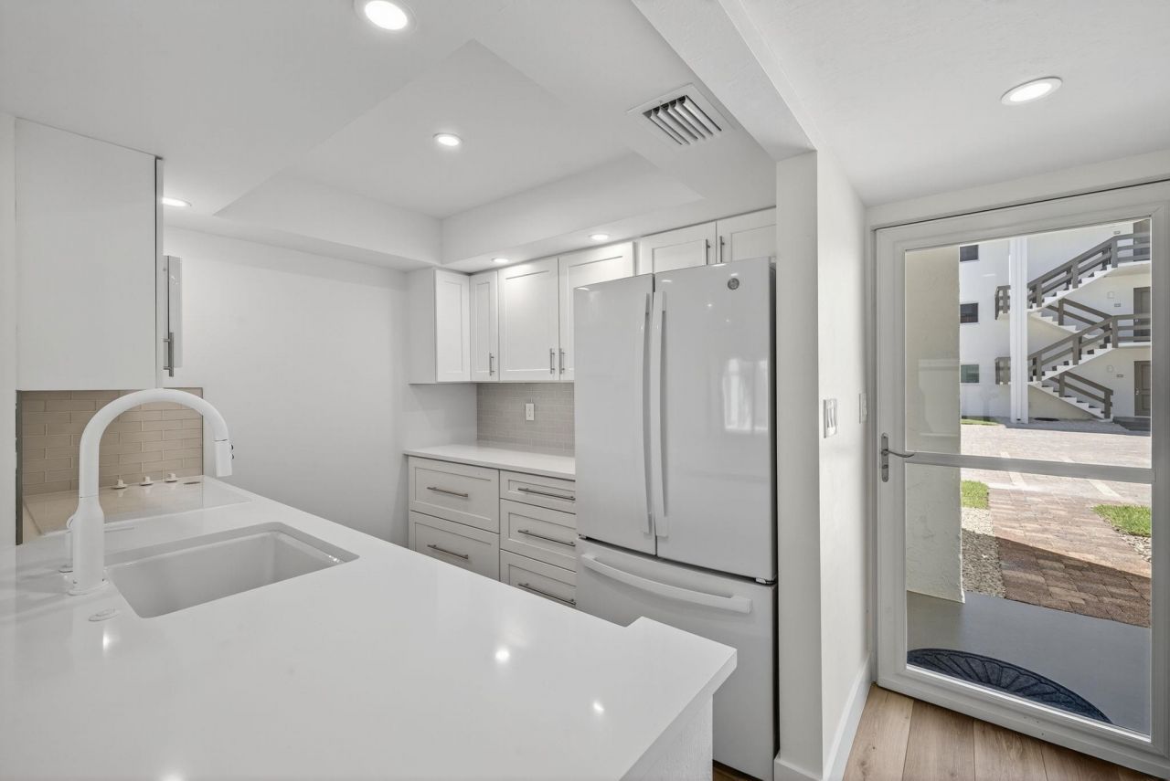 1610 Middle Gulf Dr, Unit F2, Sanibel, FL 33957 Photo