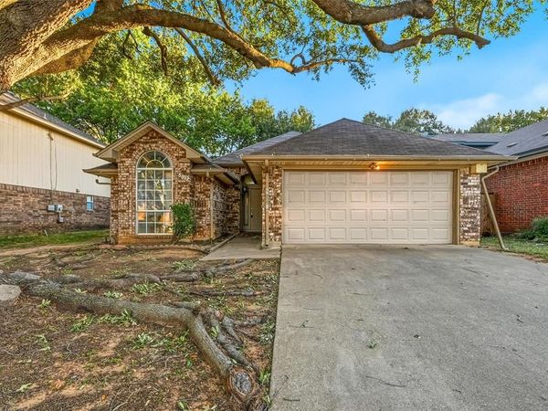 8812 Sabinas Trail, Fort Worth, TX 76118