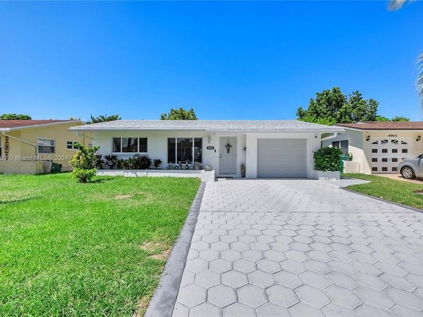 4905 NW 53rd St, Tamarac, FL 33319