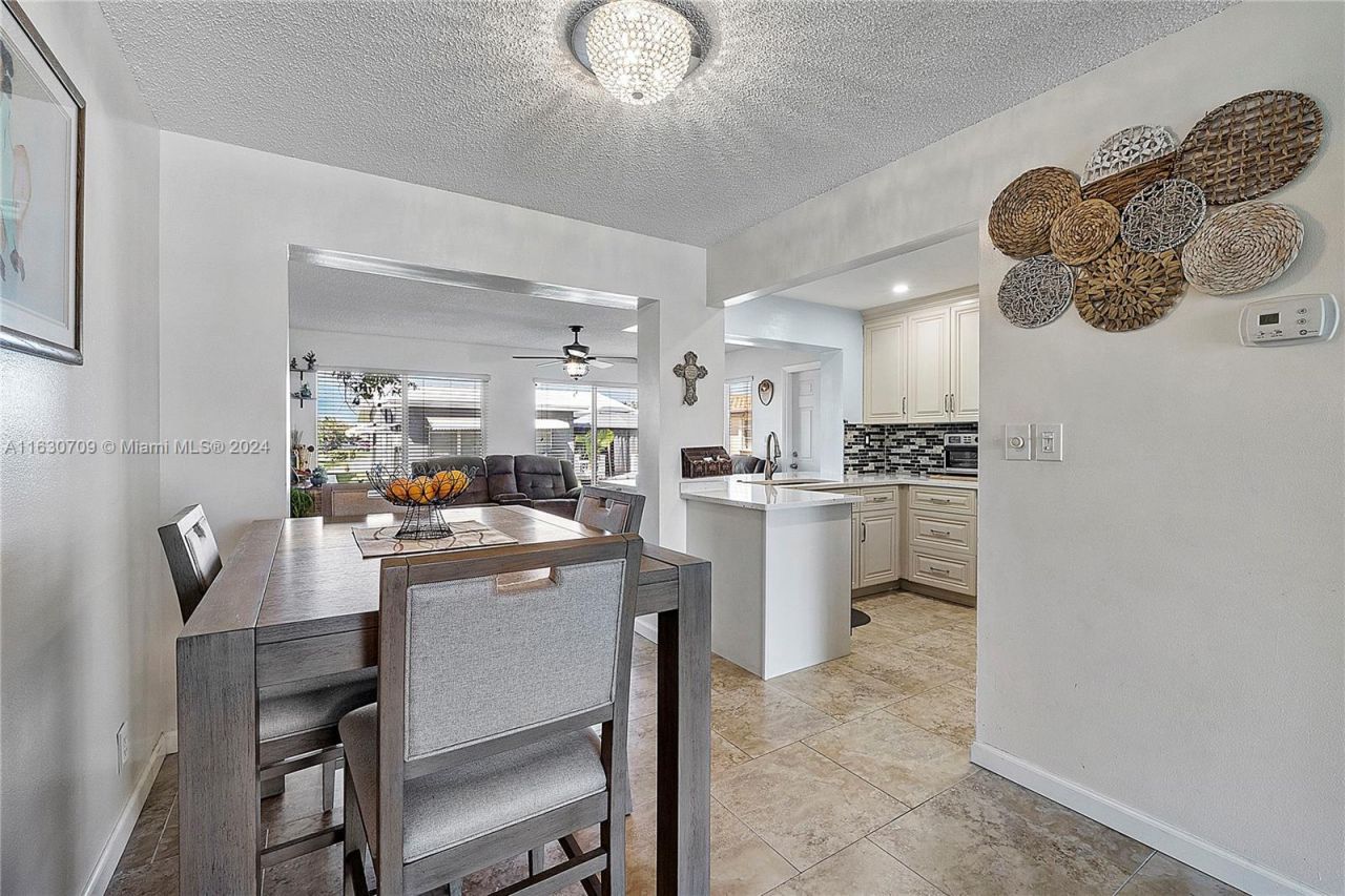 4905 NW 53rd St, Tamarac, FL 33319 Photo