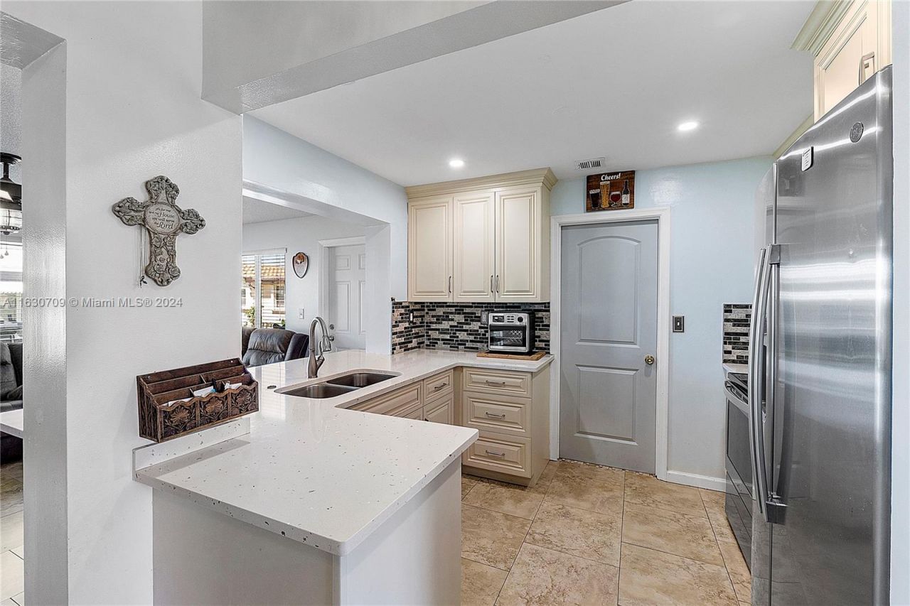 4905 NW 53rd St, Tamarac, FL 33319 Photo