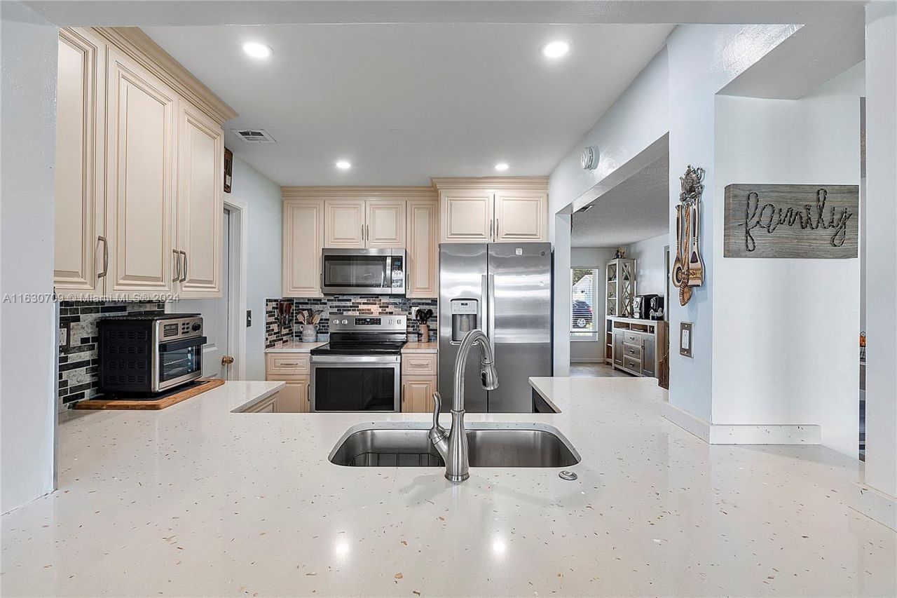 4905 NW 53rd St, Tamarac, FL 33319 Photo