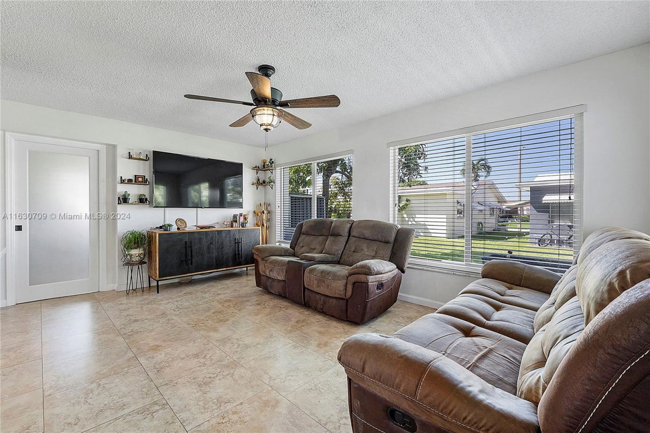 4905 NW 53rd St, Tamarac, FL 33319 Photo